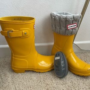 Bright Yellow Hunter Boots with Fleece Inserts + Boot Shine - Size 7